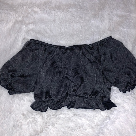 🆕Rue21 Off shoulders ruffled crop top - Picture 2 of 7